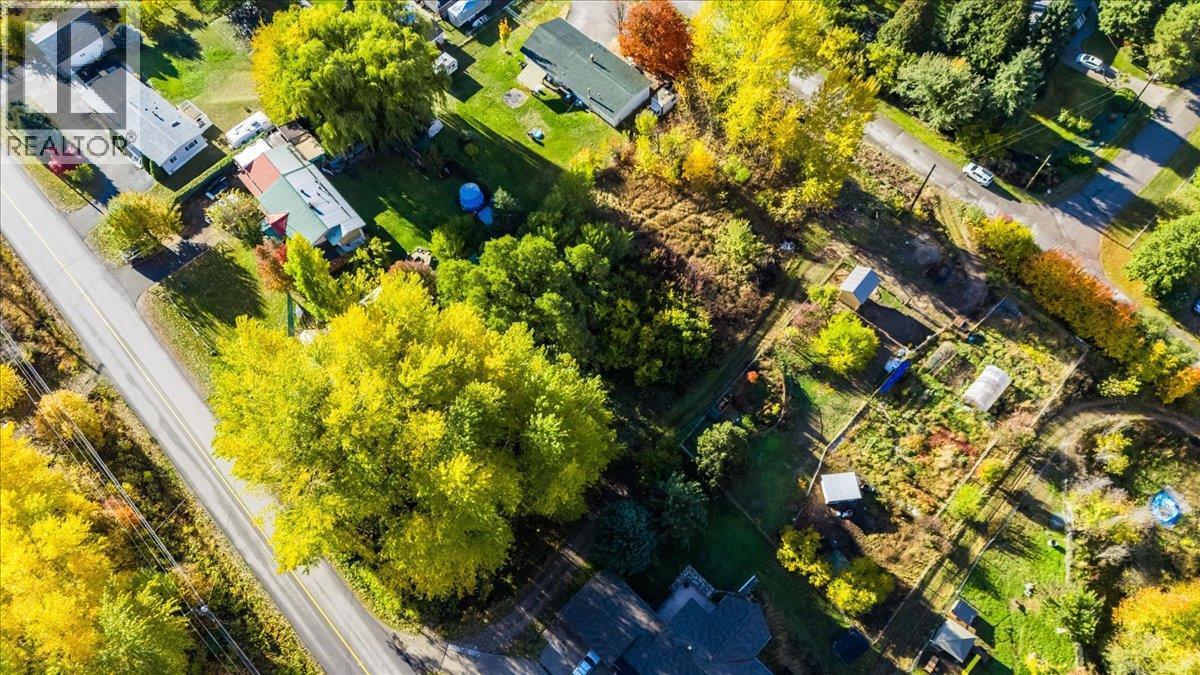 2073 Raspberry Road, Robson, BC