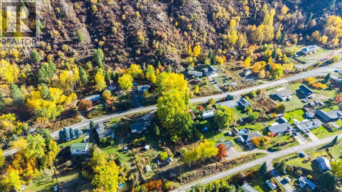 2073 Raspberry Road, Robson, BC