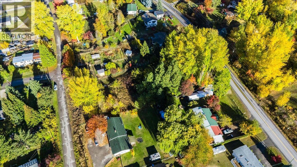 2073 Raspberry Road, Robson, BC