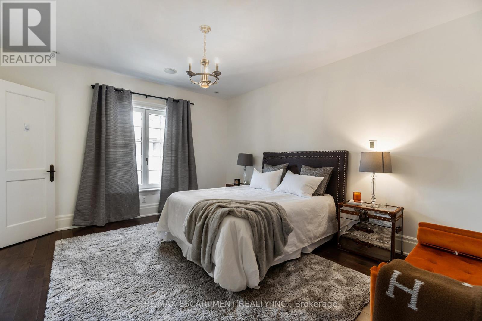 1476 Carmen Drive, Mississauga, ON - Indoor Photo Showing Bedroom