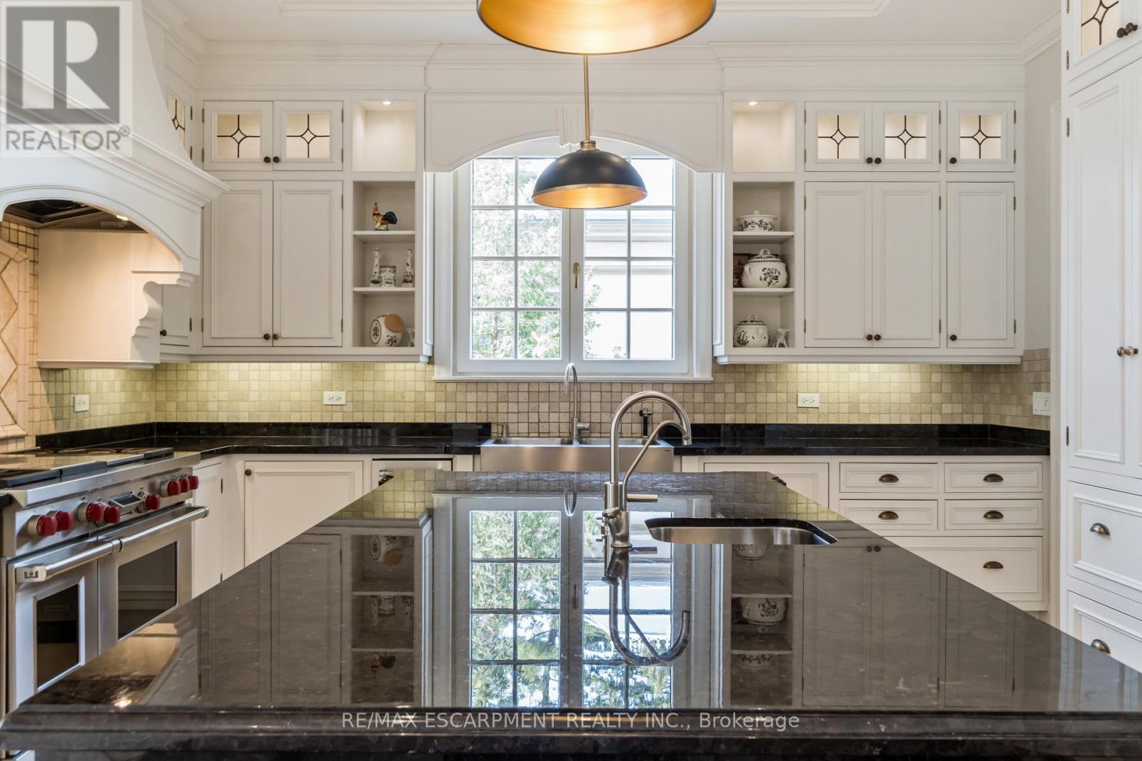 1476 Carmen Drive, Mississauga, ON - Indoor Photo Showing Kitchen With Upgraded Kitchen