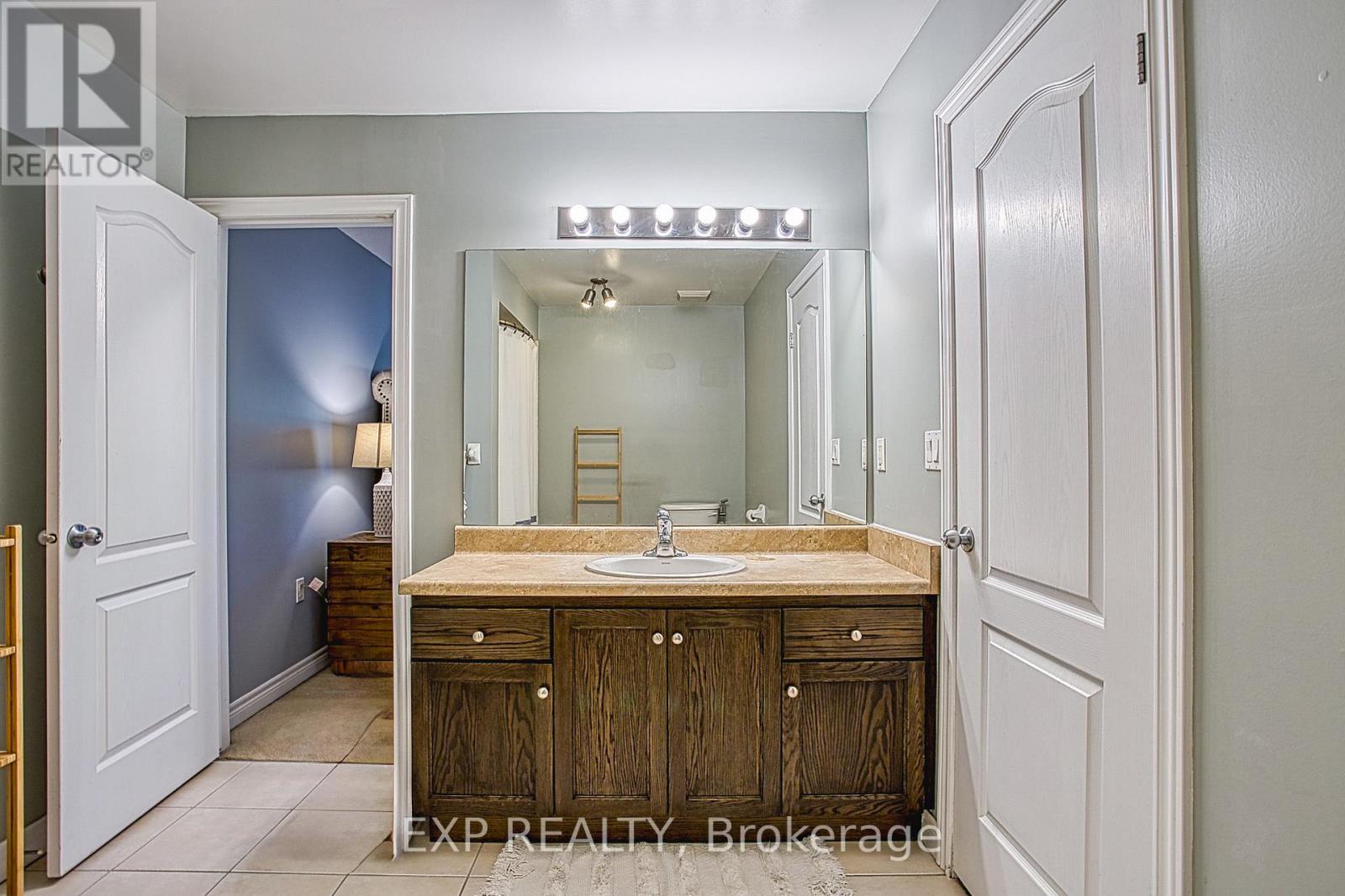 2 - 25 Ivybridge Drive, Hamilton, ON - Indoor Photo Showing Bathroom