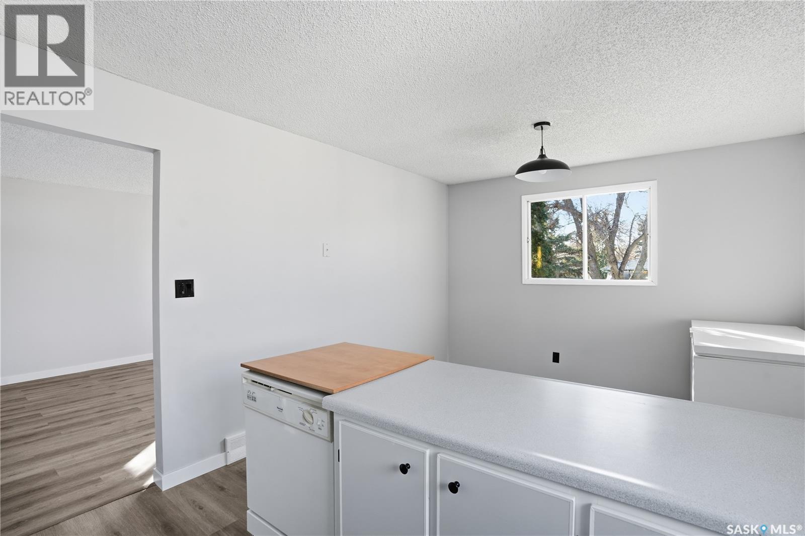 27 Brockelbank Crescent, Regina, SK - Indoor Photo Showing Kitchen