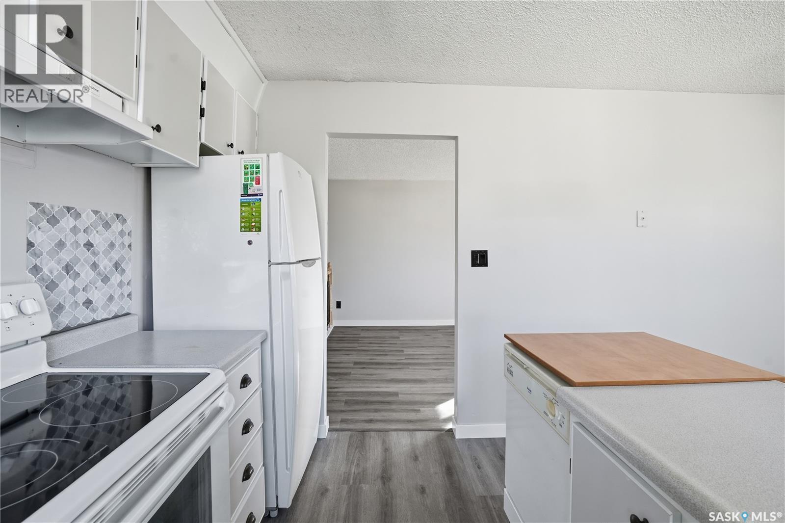 27 Brockelbank Crescent, Regina, SK - Indoor Photo Showing Kitchen