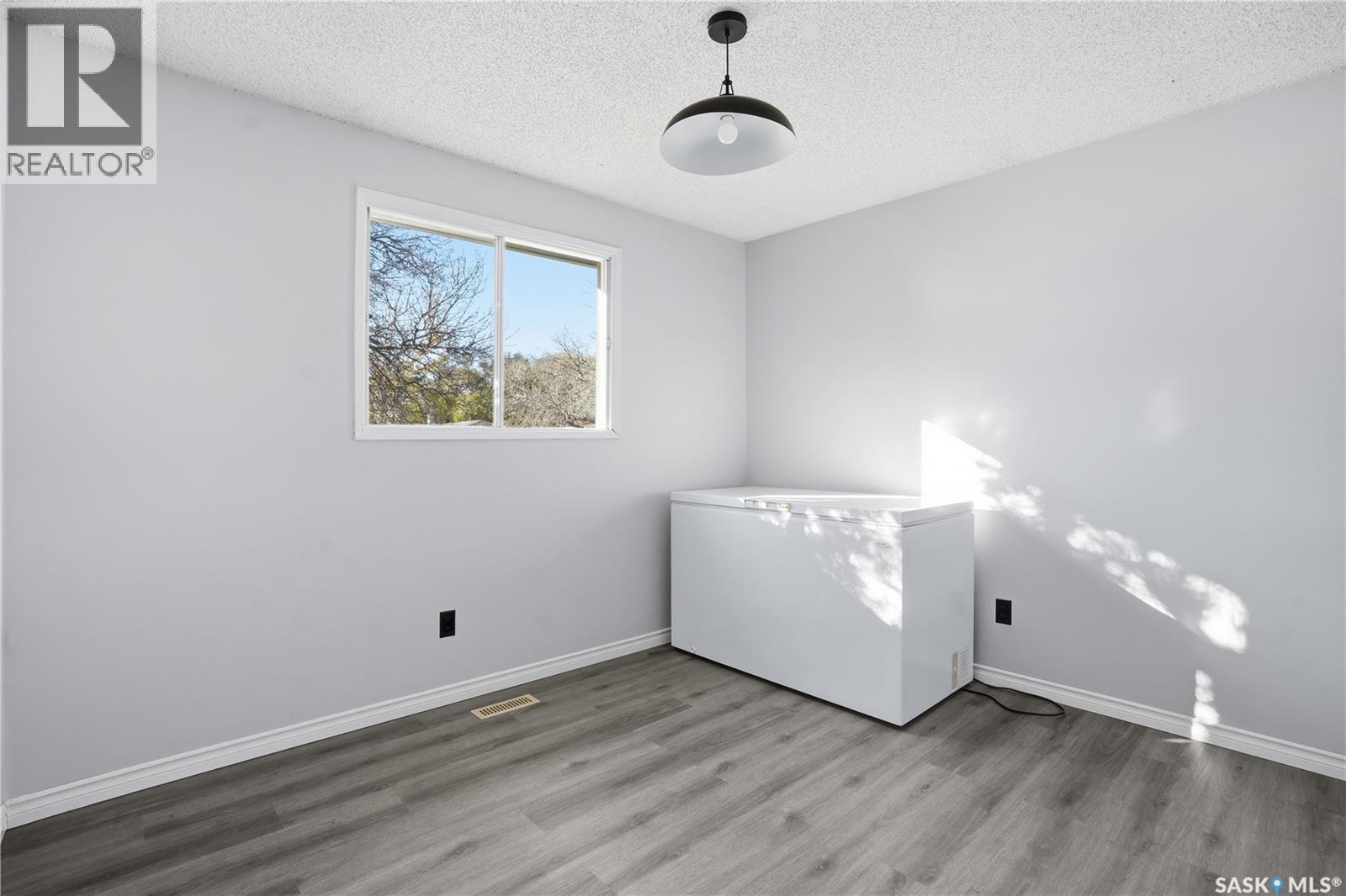 27 Brockelbank Crescent, Regina, SK - Indoor