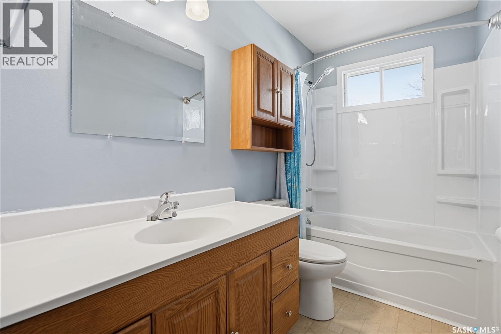 27 Brockelbank Crescent, Regina, SK - Indoor Photo Showing Bathroom