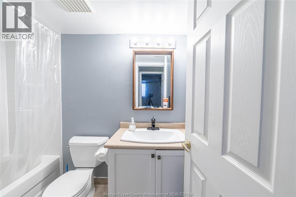 1323 Langlois Avenue Unit# 105, Windsor, ON - Indoor Photo Showing Bathroom