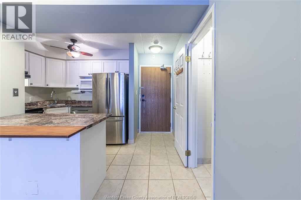 1323 Langlois Avenue Unit# 105, Windsor, ON - Indoor Photo Showing Kitchen