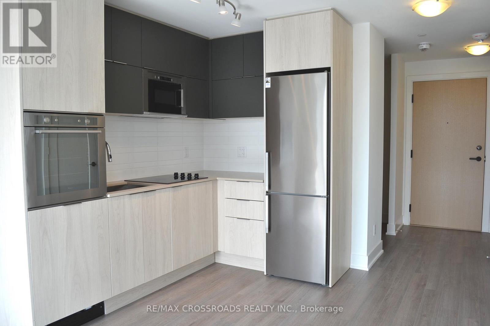 303 - 1 Belsize Drive, Toronto, ON - Indoor Photo Showing Kitchen With Upgraded Kitchen