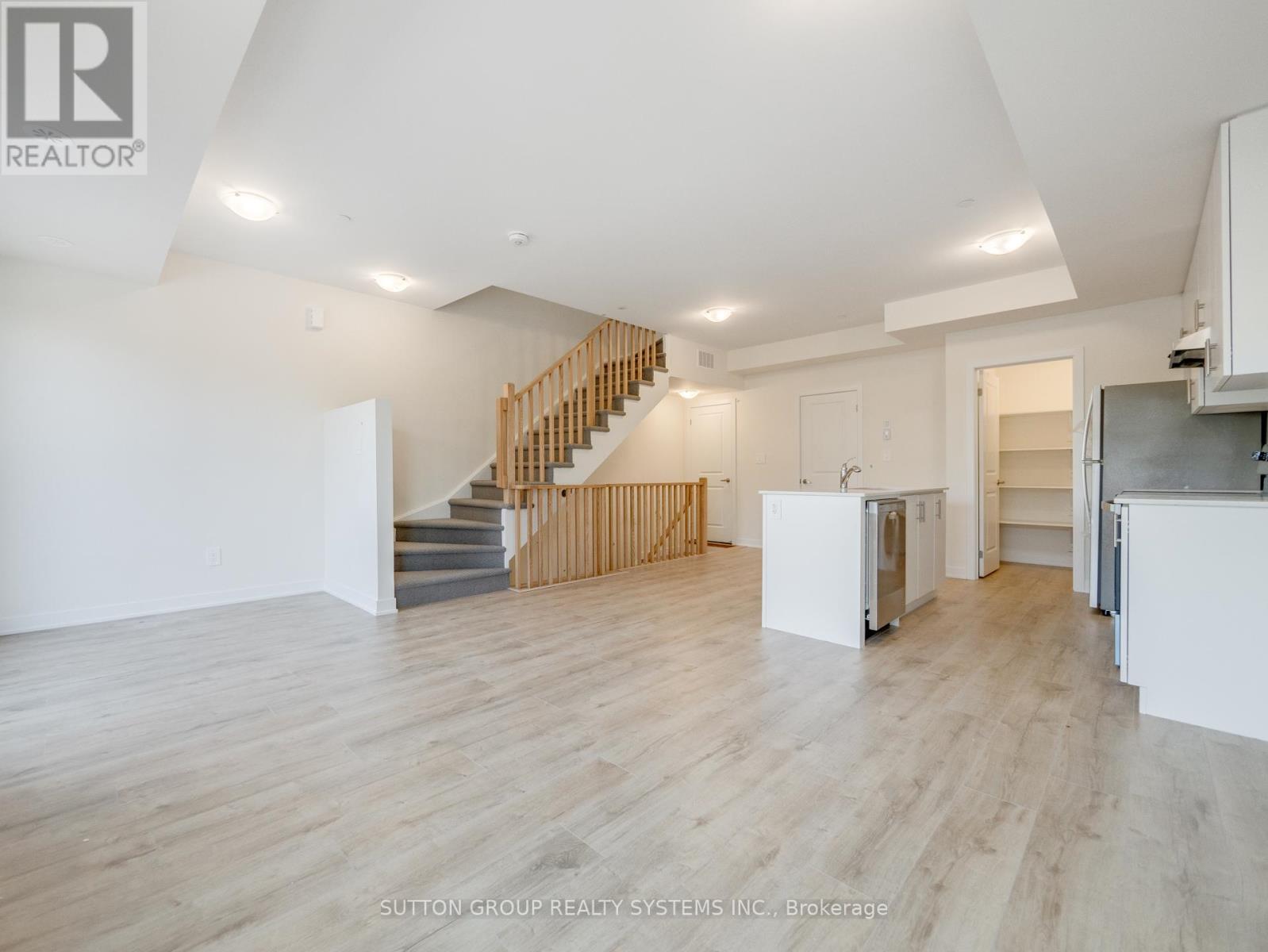 228 - 755 Omega Drive, Pickering, ON - Indoor Photo Showing Kitchen