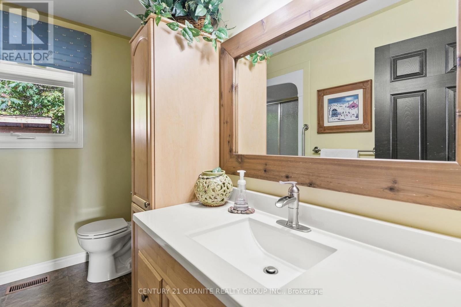 1140 Regal Trail, Highlands East (Cardiff Ward), ON - Indoor Photo Showing Bathroom