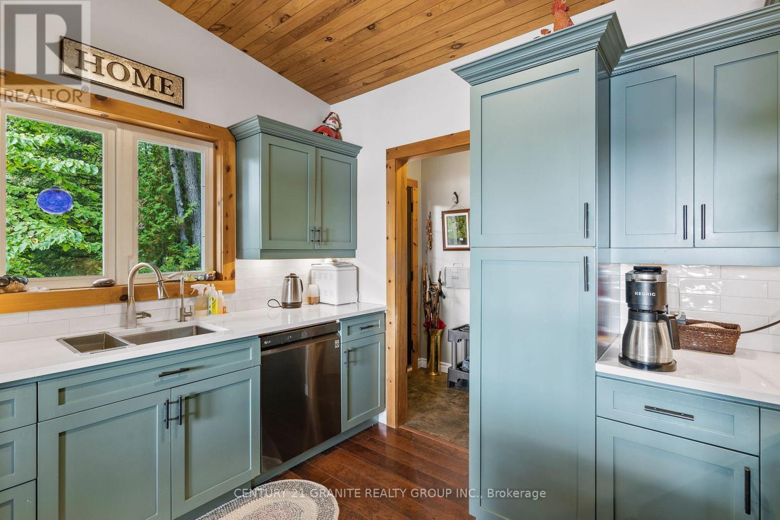 1140 Regal Trail, Highlands East (Cardiff Ward), ON - Indoor Photo Showing Kitchen