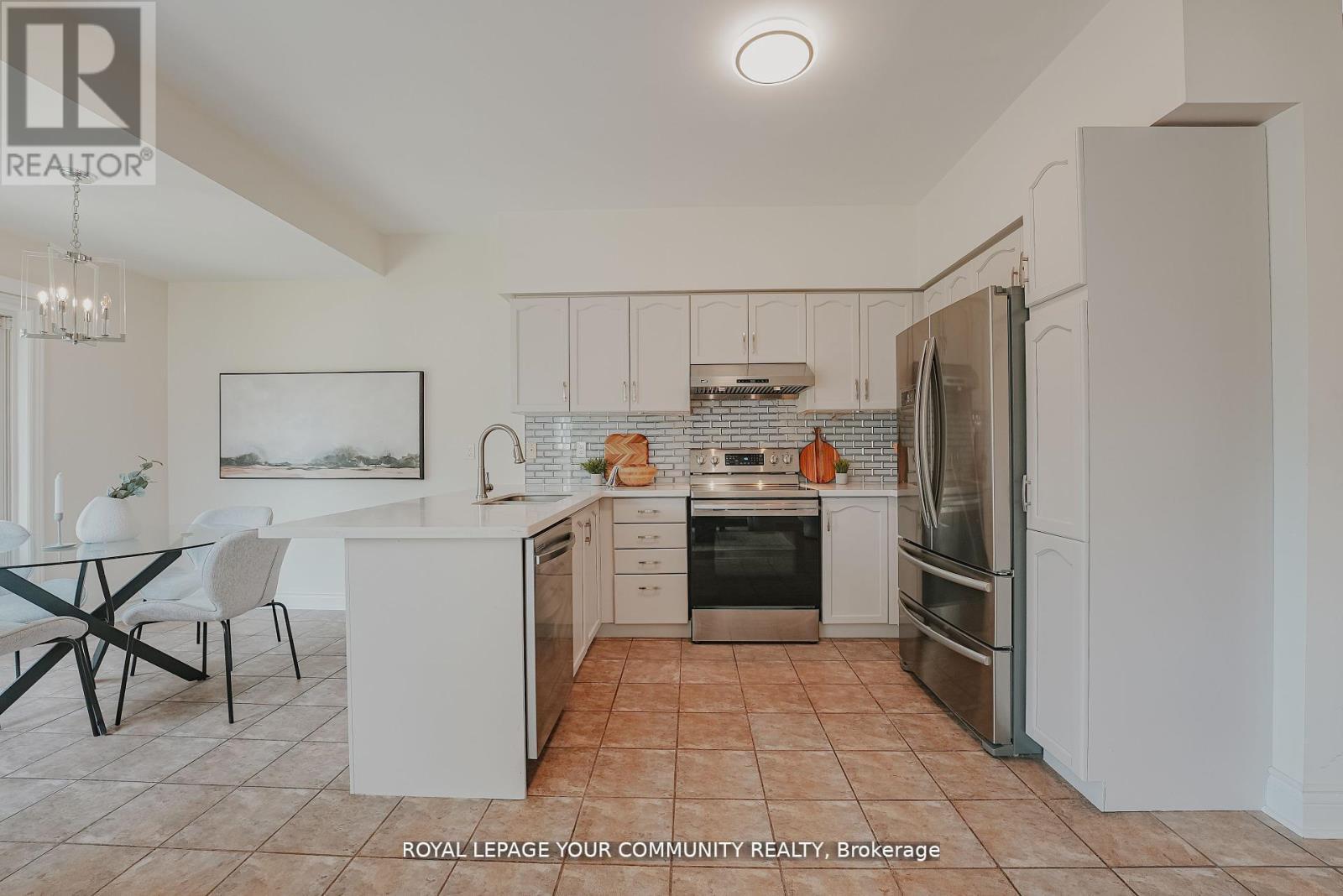 550 Greig Circle, Newmarket, ON - Indoor Photo Showing Kitchen