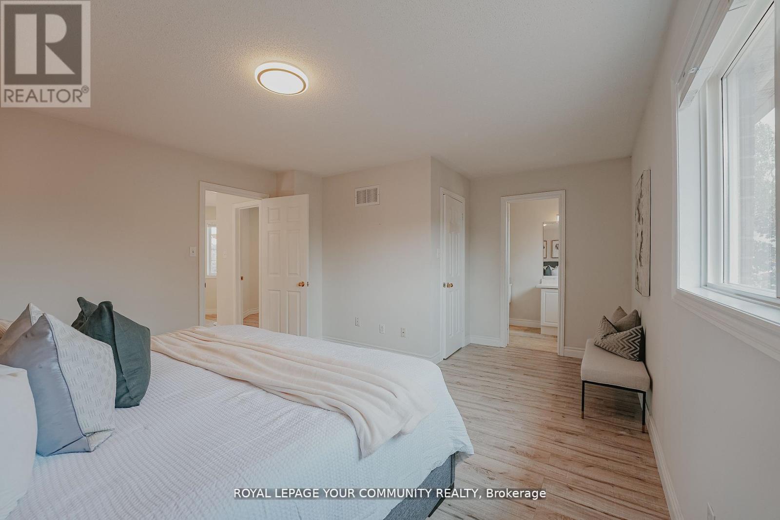 550 Greig Circle, Newmarket, ON - Indoor Photo Showing Bedroom