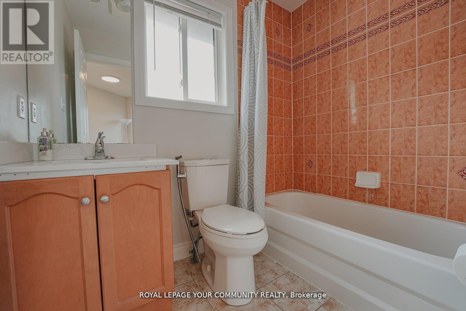 550 Greig Circle, Newmarket, ON - Indoor Photo Showing Bathroom