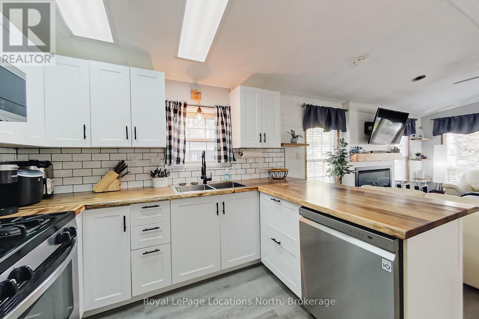 8 Prince Edward Drive, Springwater, ON - Indoor Photo Showing Kitchen With Double Sink