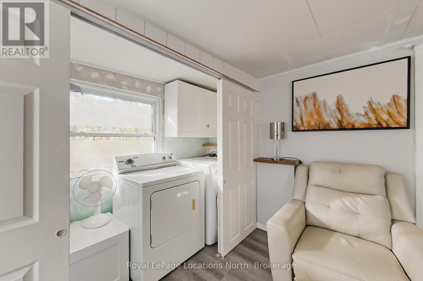 8 Prince Edward Drive, Springwater, ON - Indoor Photo Showing Laundry Room