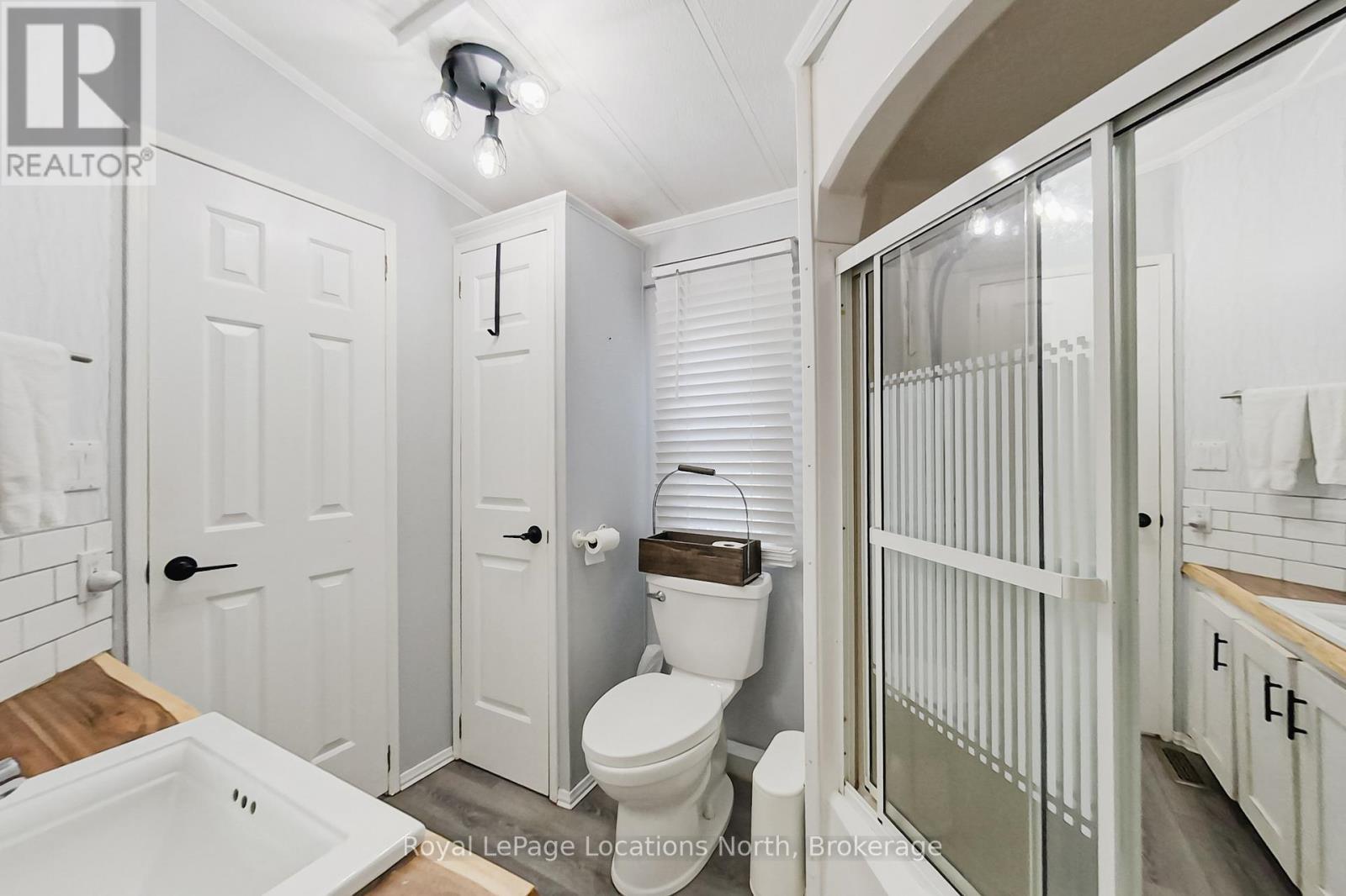 8 Prince Edward Drive, Springwater, ON - Indoor Photo Showing Bathroom