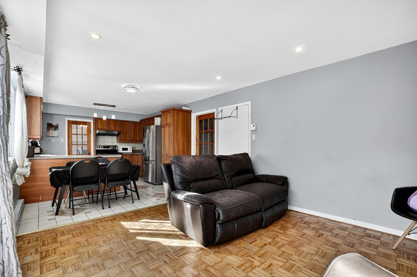 Overall view - 19470 Boul. Elkas, Kirkland, QC - Indoor Photo Showing Living Room