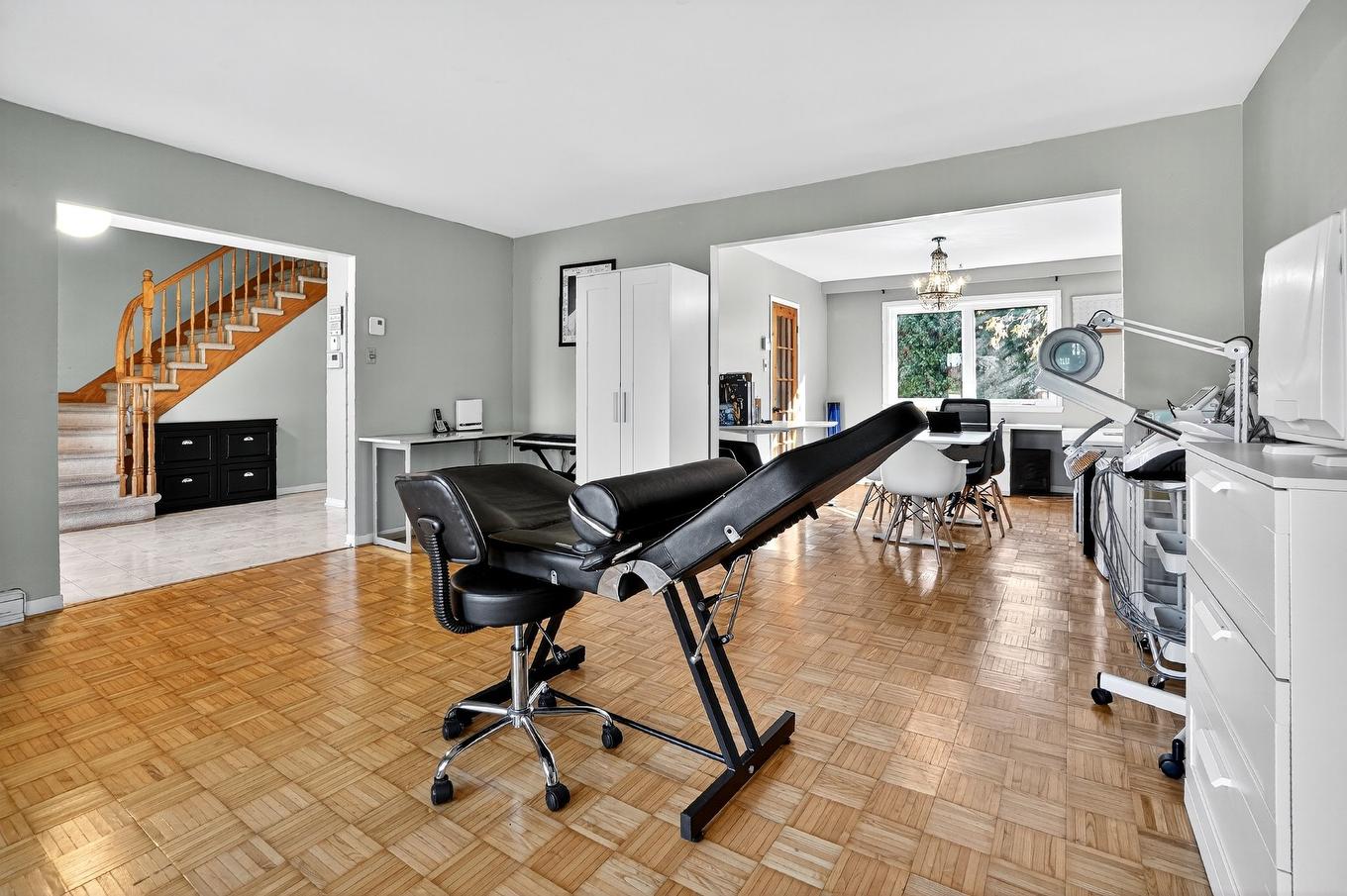 Living room - 19470 Boul. Elkas, Kirkland, QC - Indoor