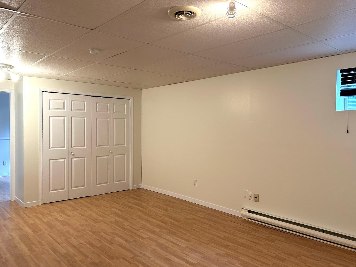 Salle familiale - 457 Rue Bellevue, Magog, QC - Indoor Photo Showing Other Room