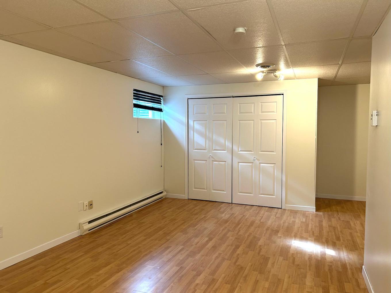 Salle familiale - 457 Rue Bellevue, Magog, QC - Indoor Photo Showing Other Room