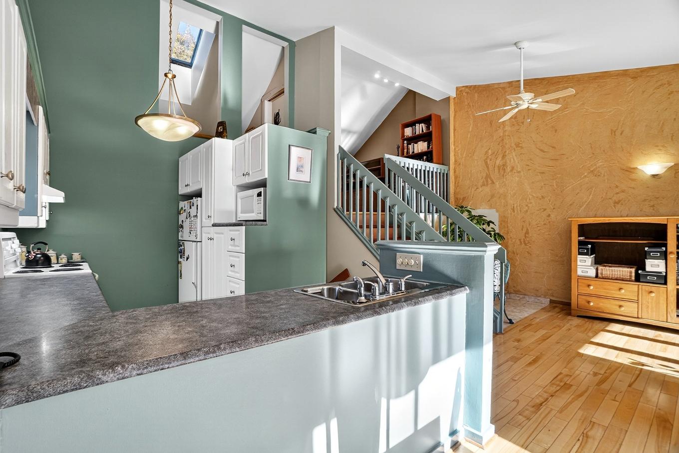 Kitchen - 39 Rue St-Jean, Longueuil (Le Vieux-Longueuil), QC - Indoor