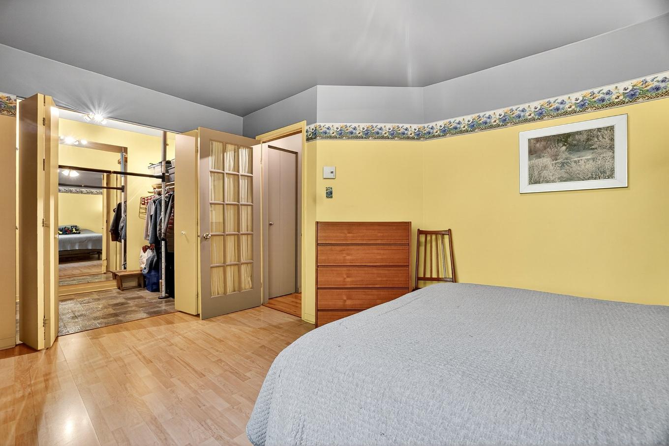 Primary bedroom - 39 Rue St-Jean, Longueuil (Le Vieux-Longueuil), QC - Indoor Photo Showing Bedroom