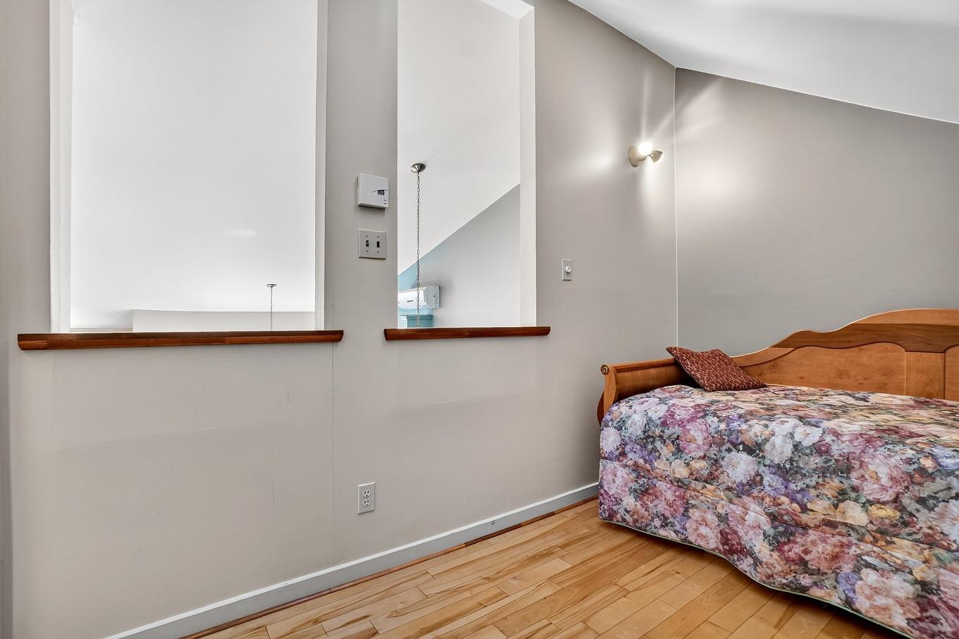 Bedroom - 39 Rue St-Jean, Longueuil (Le Vieux-Longueuil), QC - Indoor Photo Showing Bedroom