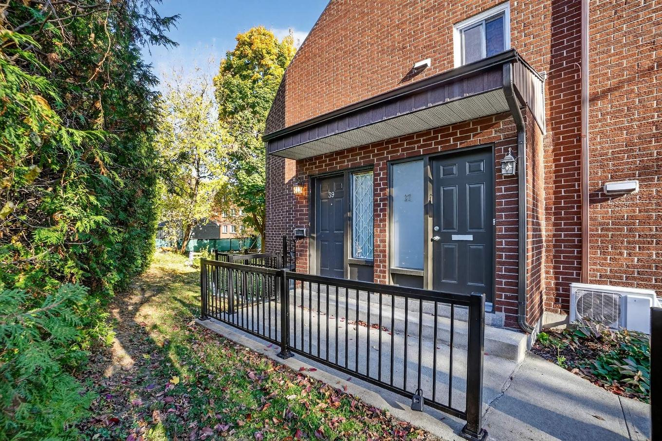 Frontage - 39 Rue St-Jean, Longueuil (Le Vieux-Longueuil), QC - Outdoor