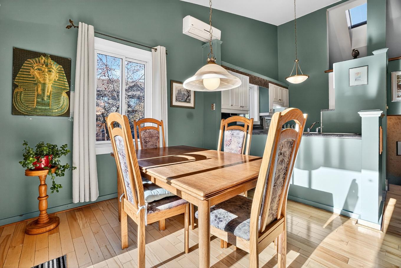 Dining room - 39 Rue St-Jean, Longueuil (Le Vieux-Longueuil), QC - Indoor Photo Showing Dining Room