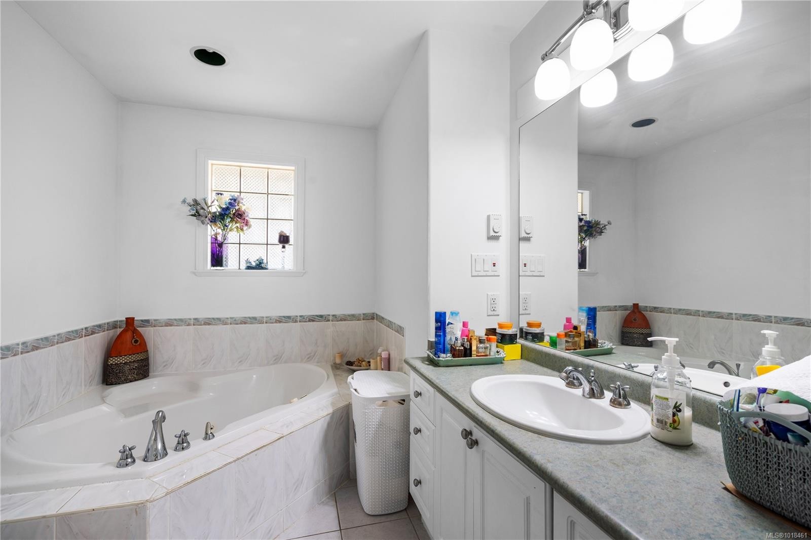 4202 Quadra St, Saanich, BC