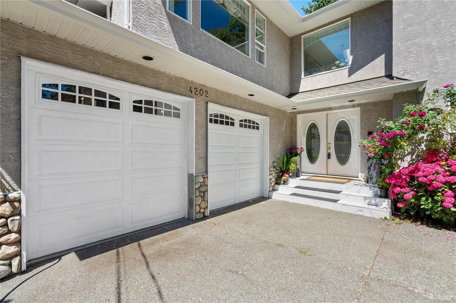 4202 Quadra St, Saanich, BC