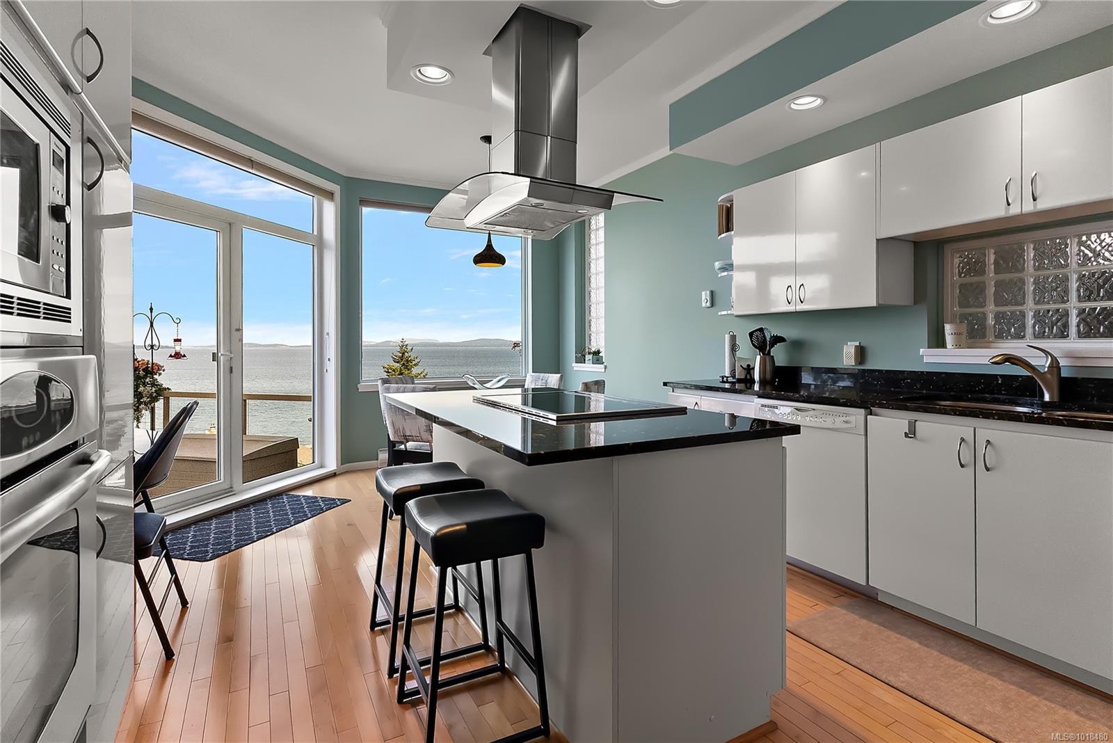 7-4771 Cordova Bay Rd, Saanich, BC