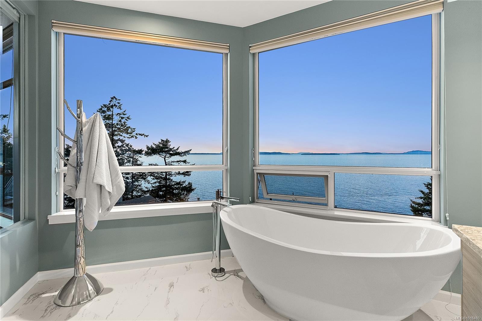 7-4771 Cordova Bay Rd, Saanich, BC