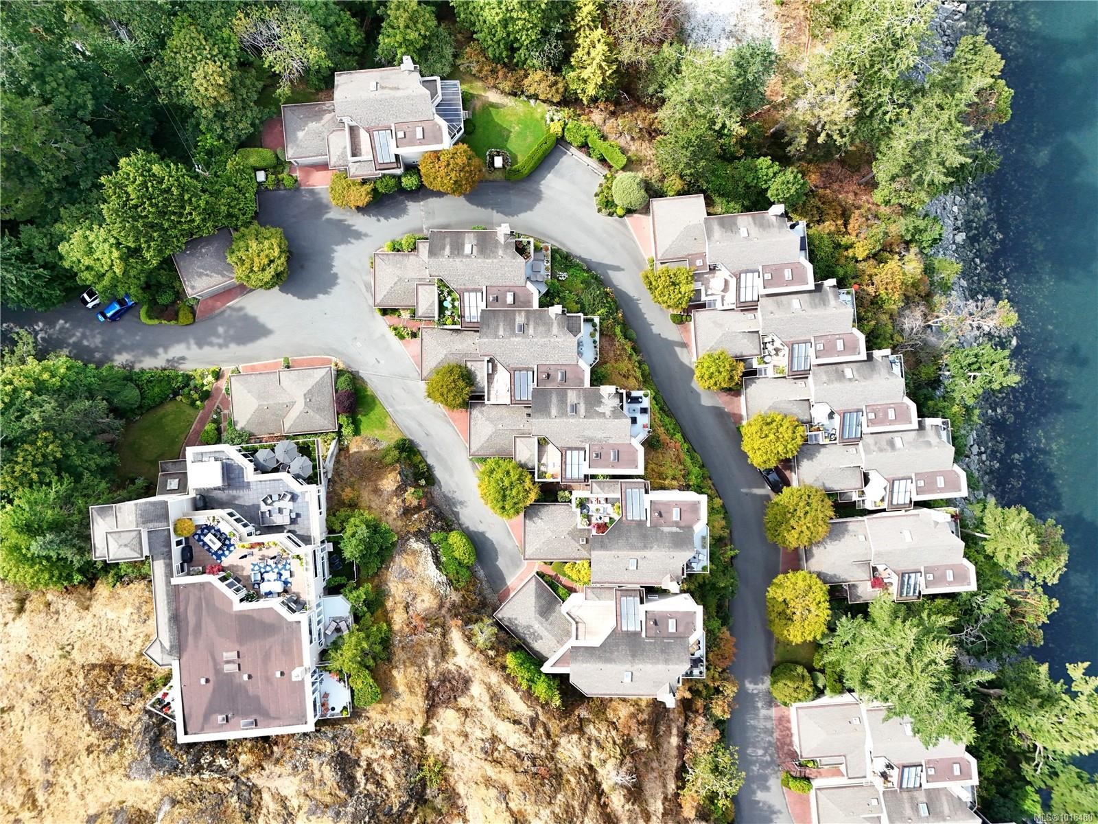 7-4771 Cordova Bay Rd, Saanich, BC