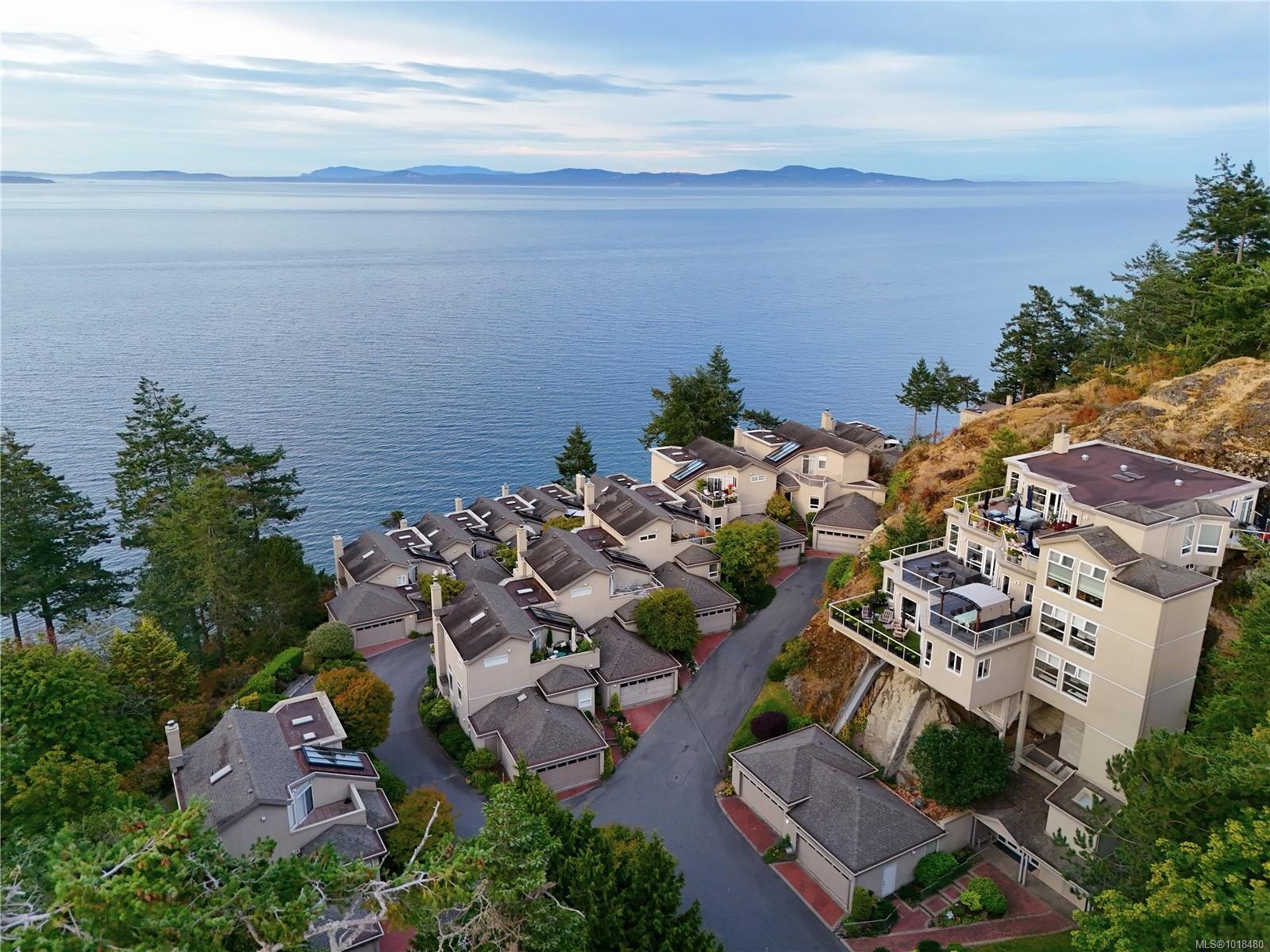 7-4771 Cordova Bay Rd, Saanich, BC