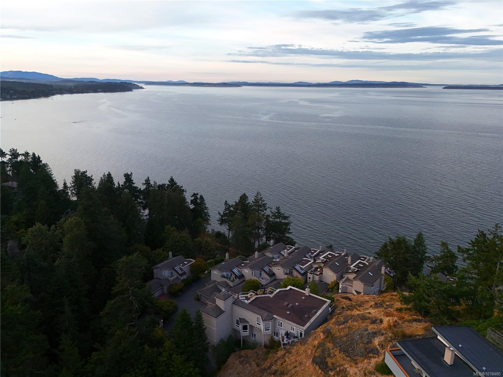 7-4771 Cordova Bay Rd, Saanich, BC