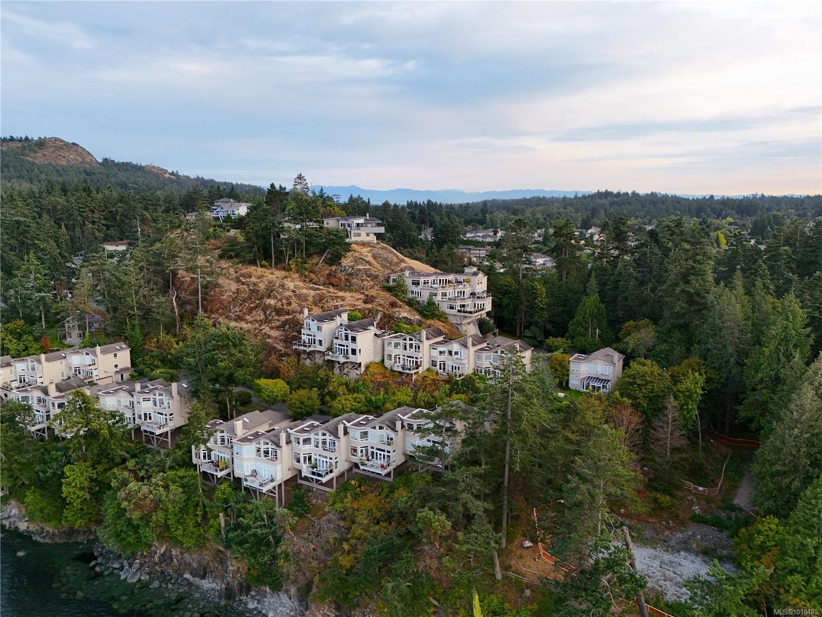 7-4771 Cordova Bay Rd, Saanich, BC