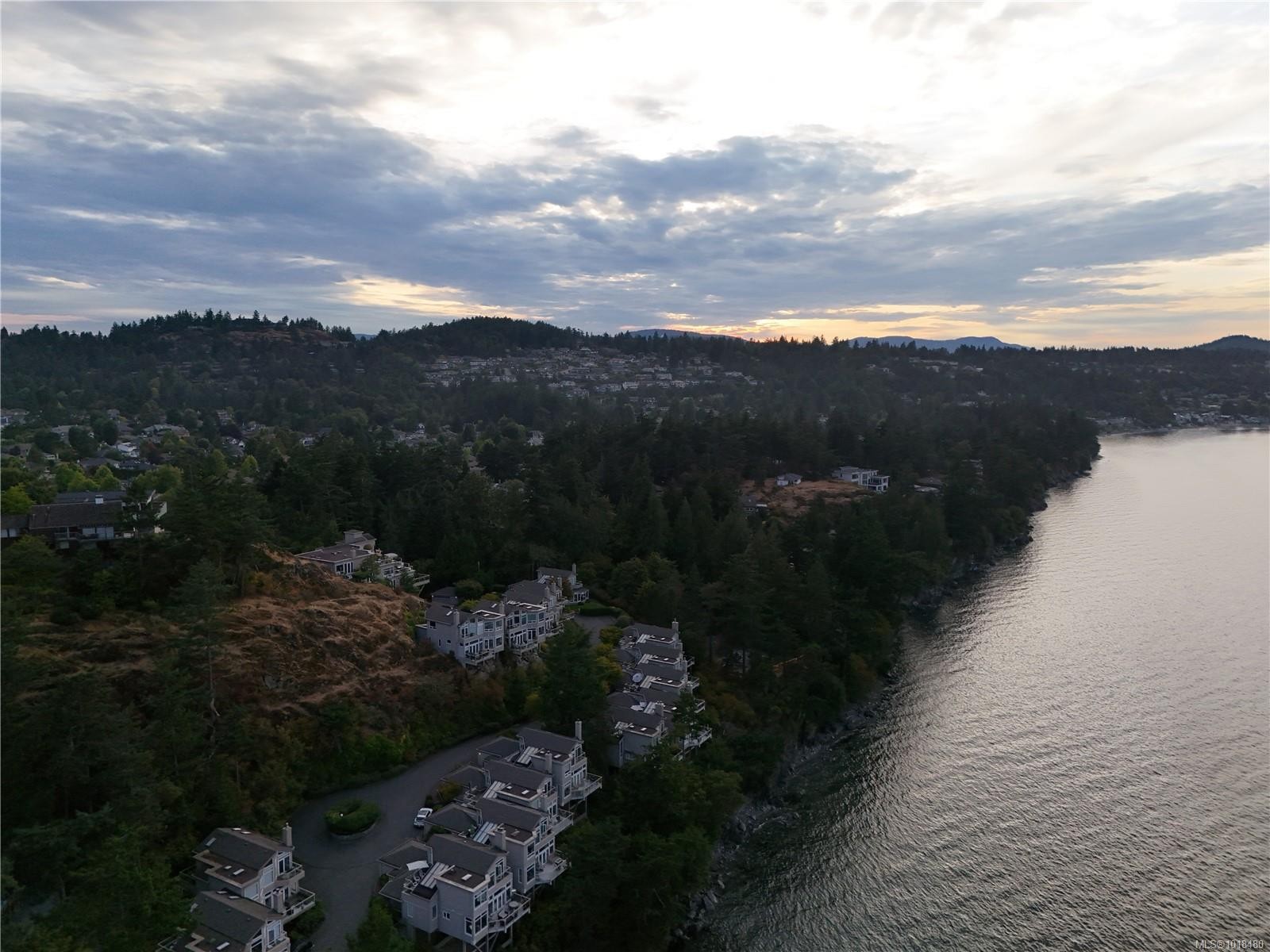 7-4771 Cordova Bay Rd, Saanich, BC