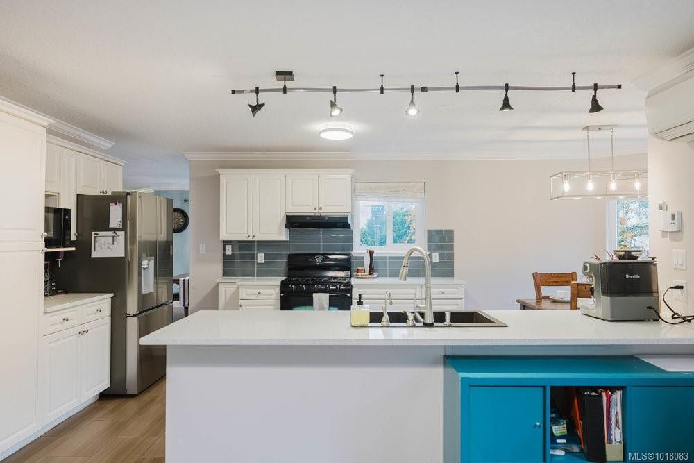 2310 Francis View Dr, View Royal, BC