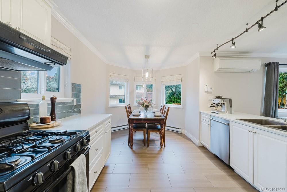 2310 Francis View Dr, View Royal, BC