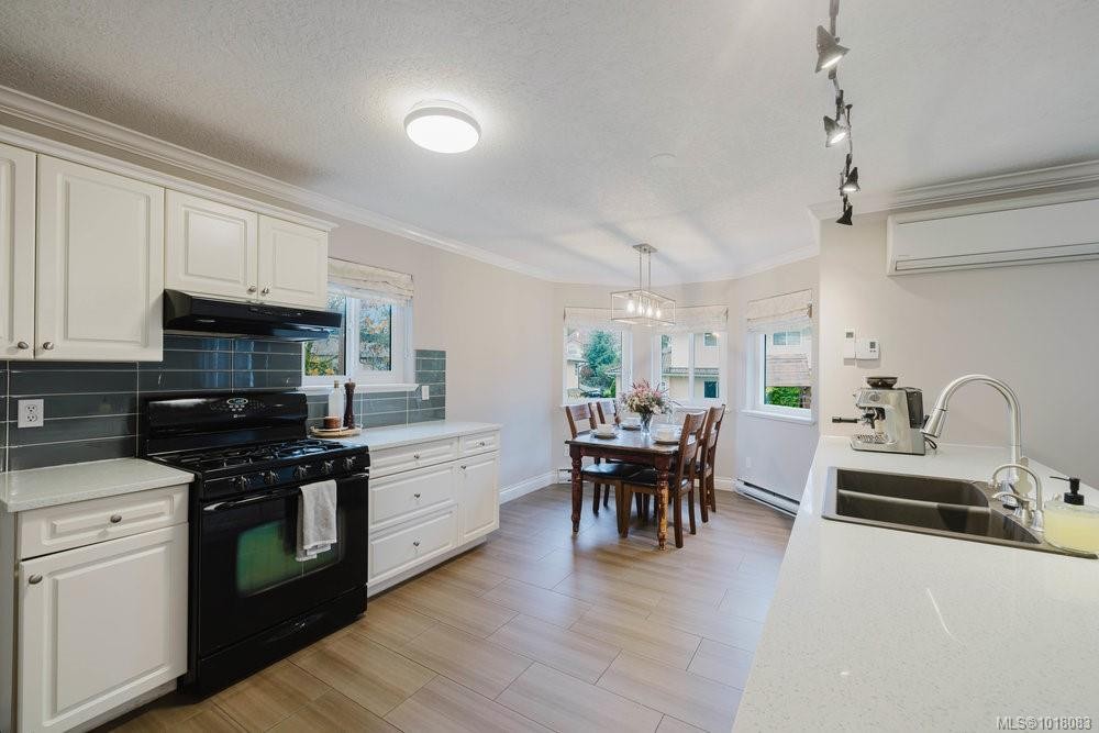 2310 Francis View Dr, View Royal, BC