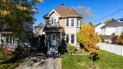 2532 Rue des Narcisses Vaudreuil-Dorion, QC J7V 9L3