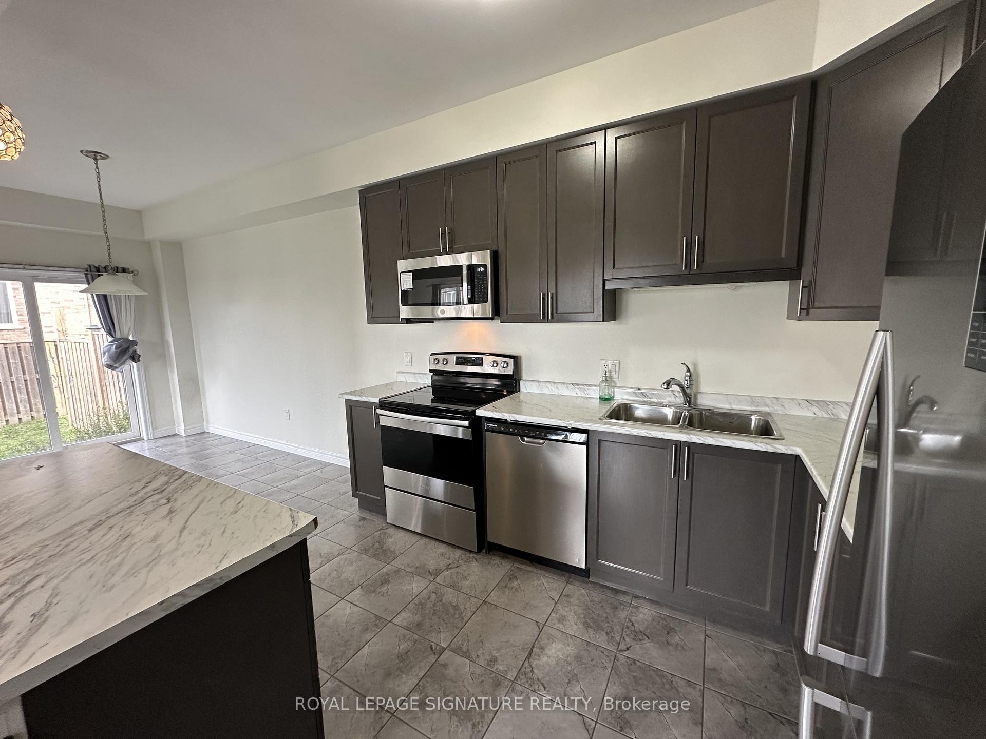 40 Kingsborough Dr Drive, Hamilton, ON - Indoor Photo Showing Kitchen With Double Sink