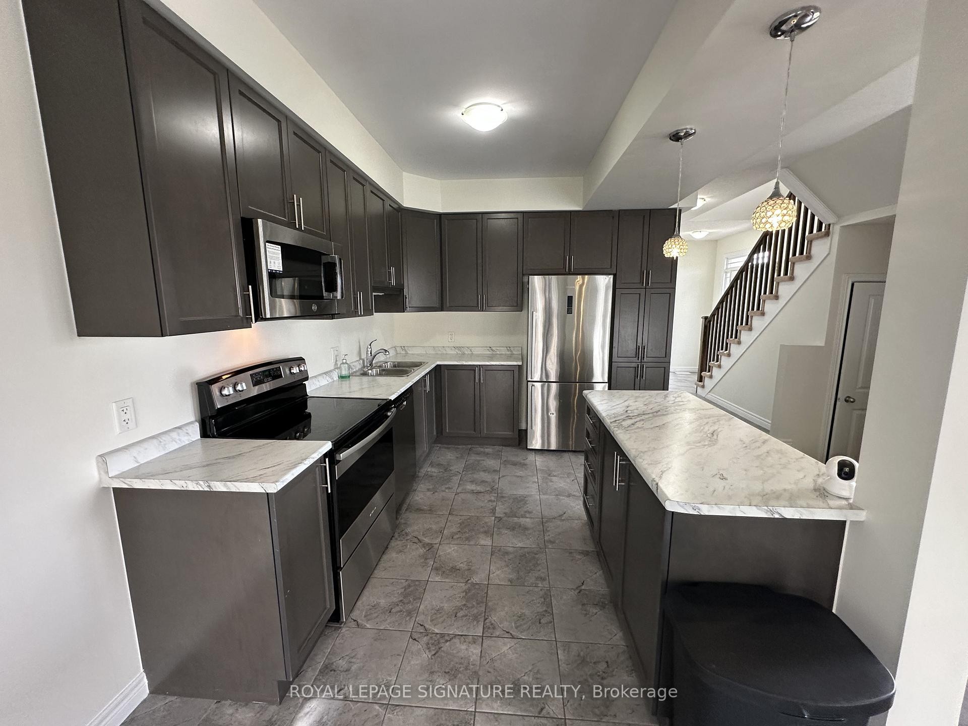 40 Kingsborough Dr Drive, Hamilton, ON - Indoor Photo Showing Kitchen With Upgraded Kitchen