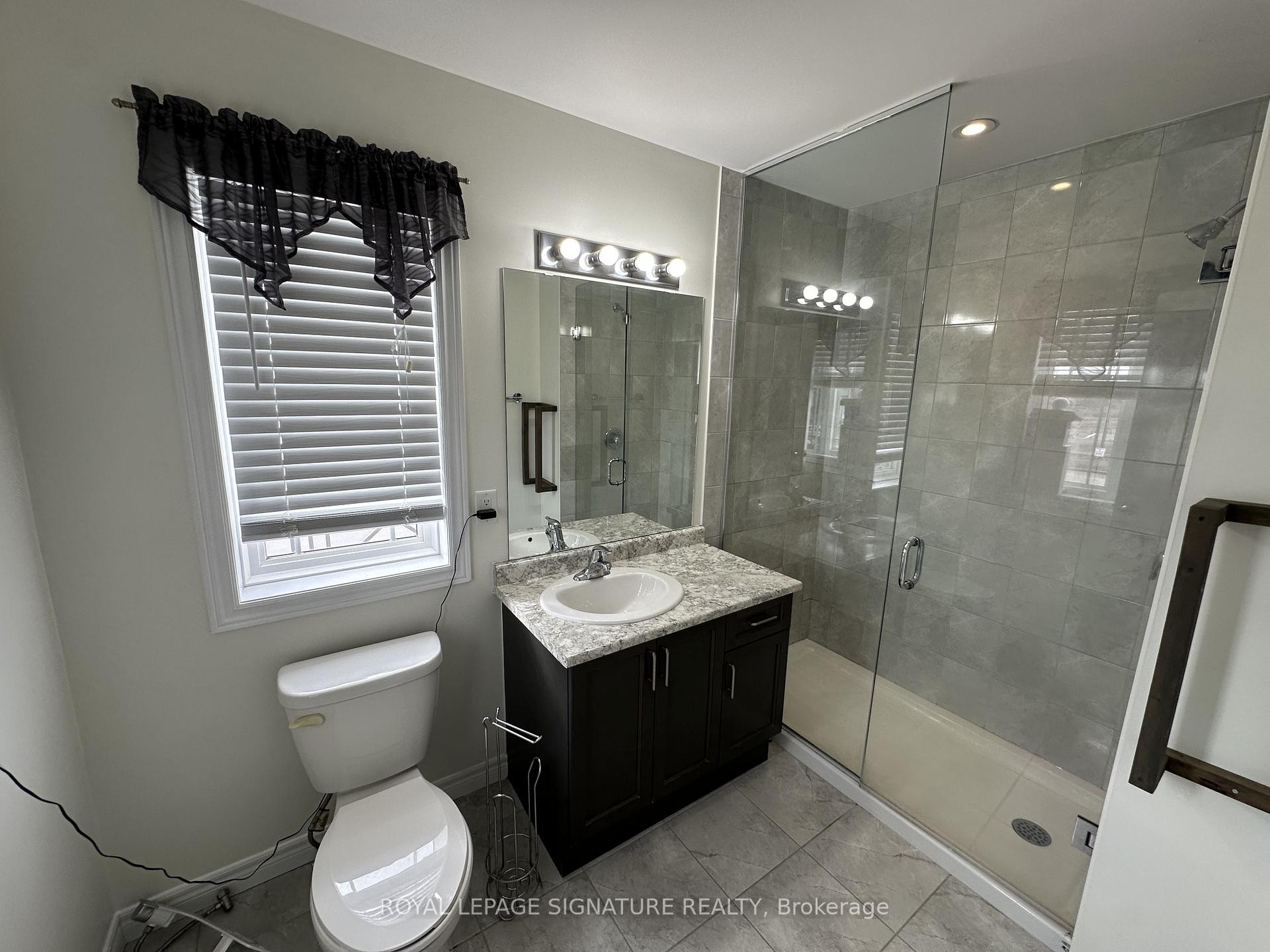 40 Kingsborough Dr Drive, Hamilton, ON - Indoor Photo Showing Bathroom