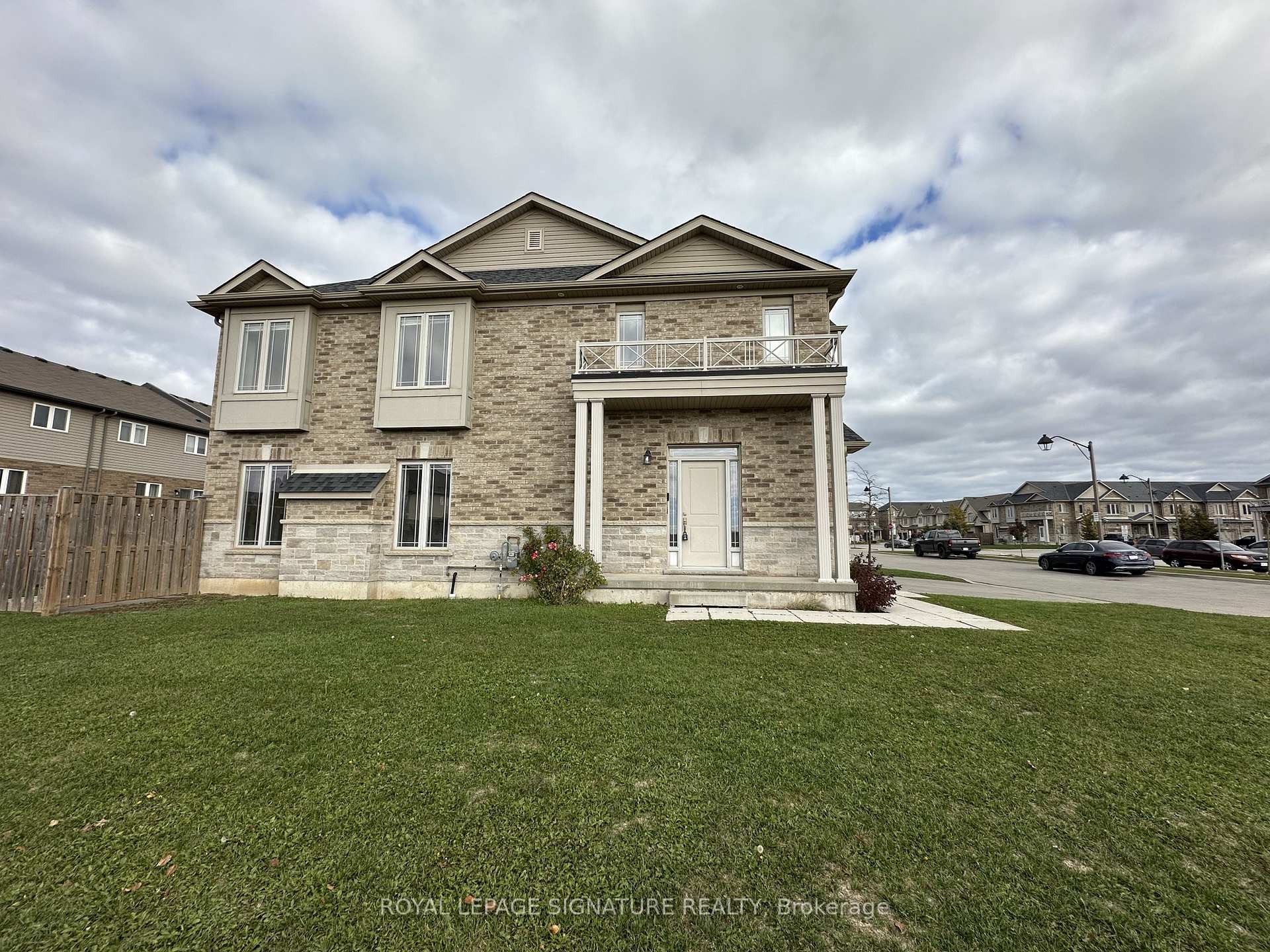 40 Kingsborough Dr Drive, Hamilton, ON - Outdoor With Facade