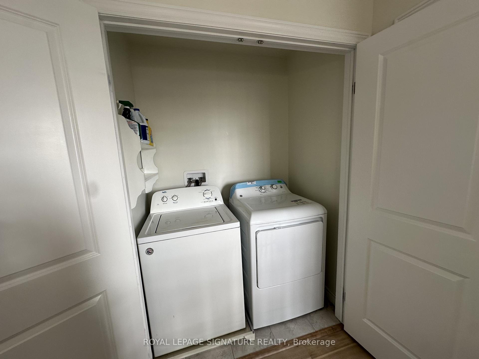 40 Kingsborough Dr Drive, Hamilton, ON - Indoor Photo Showing Laundry Room