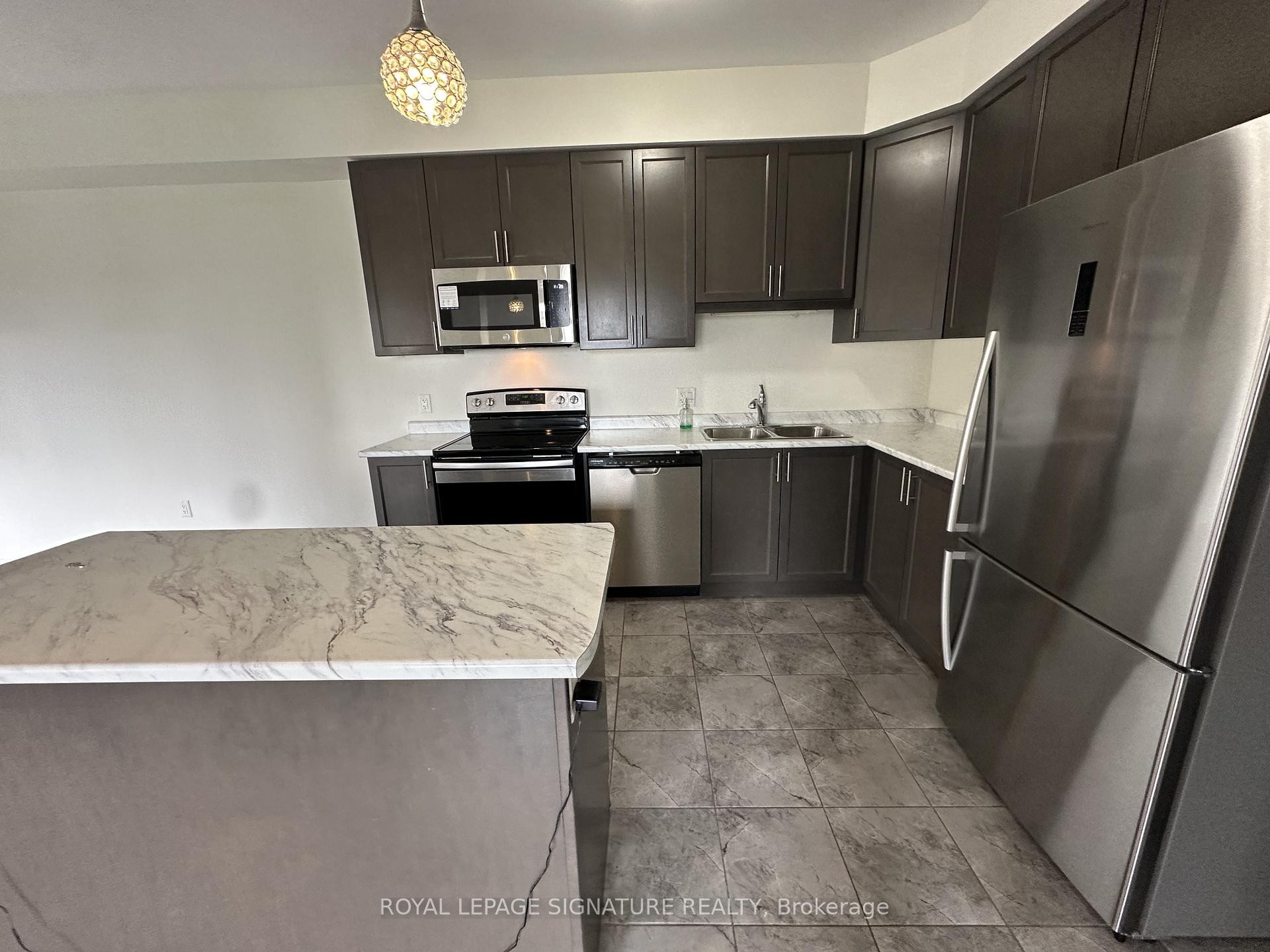 40 Kingsborough Dr Drive, Hamilton, ON - Indoor Photo Showing Kitchen With Double Sink